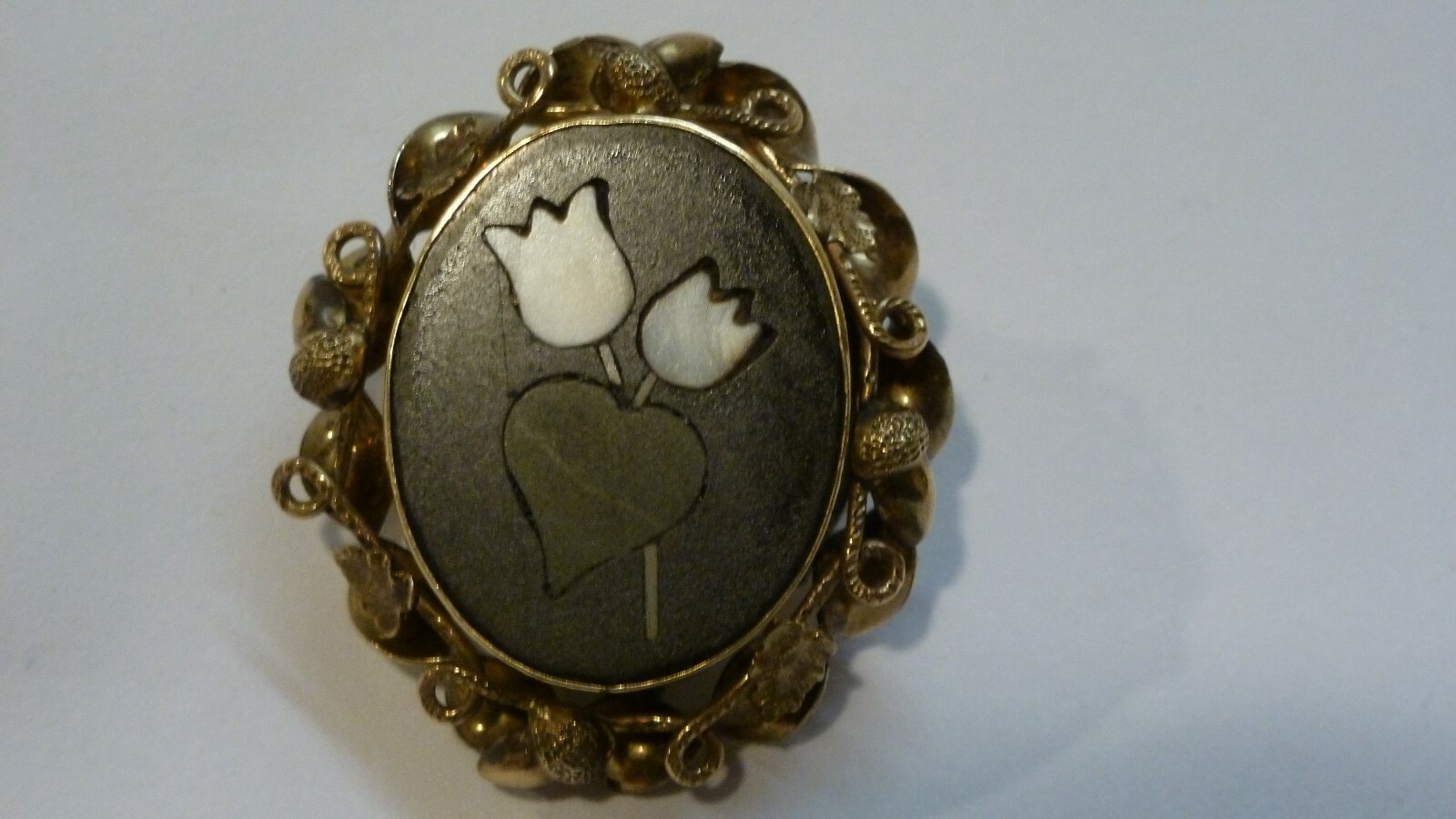 ANTIQUE VICTORIAN LADIES 1 1/8″ PIETRA-DURA 14K YELLOW GOLD FILLED BROOCH PIN