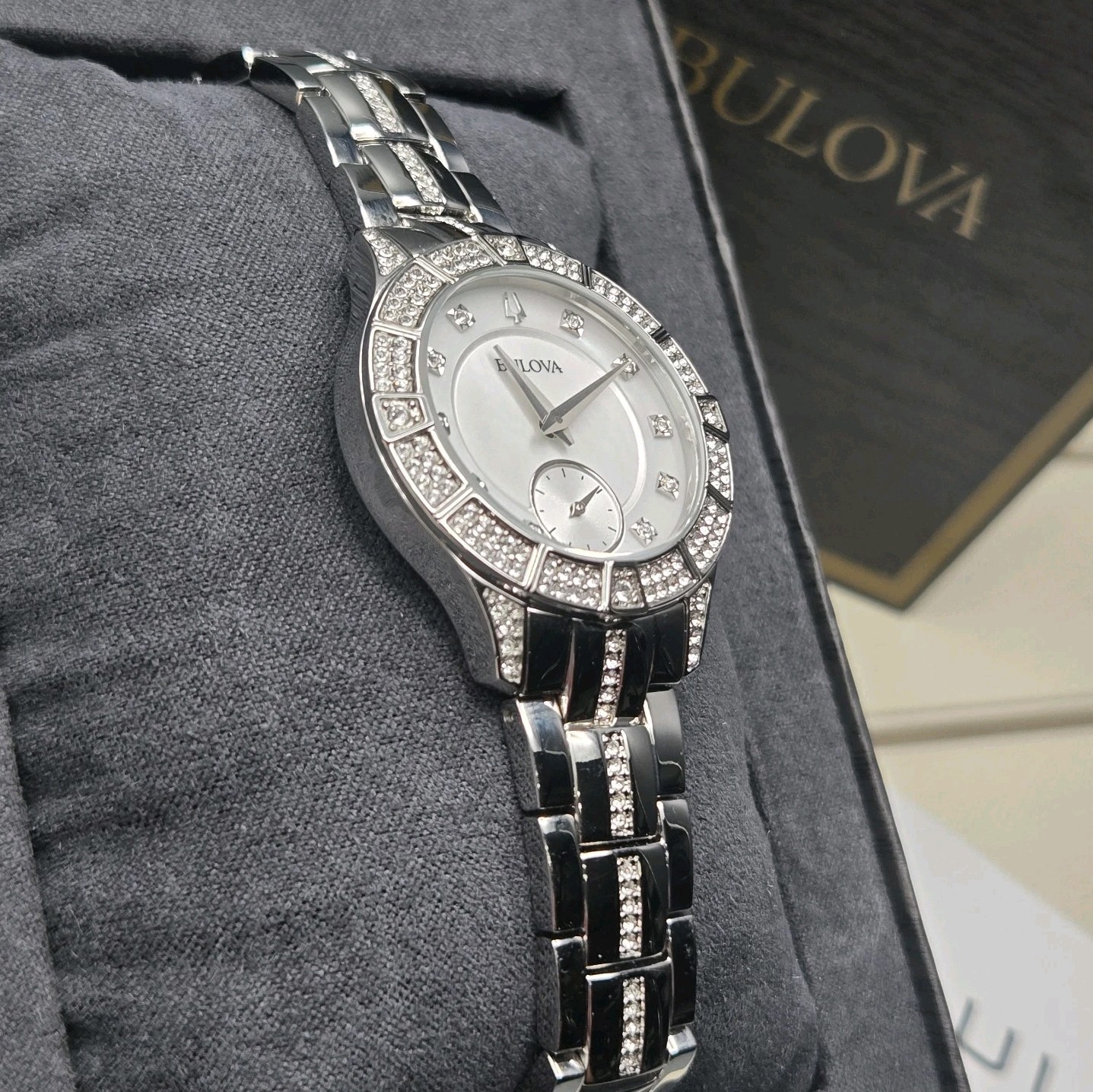 Bulova 96L291 Women’s Silver Crystal Bezel Bracelet Watch Store Display