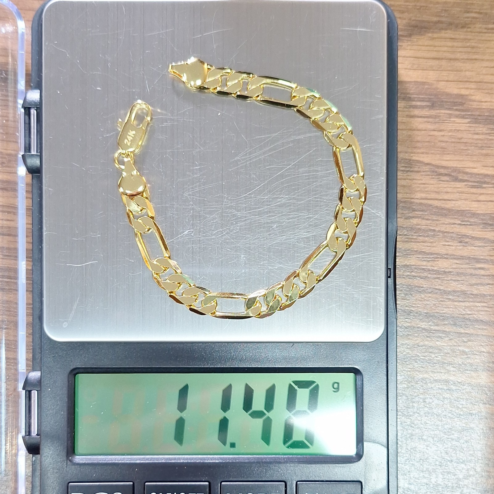 24k Yellow Gold Figaro Chain Bracelet Lobster Clasp 8 in No Stone Chain Style
