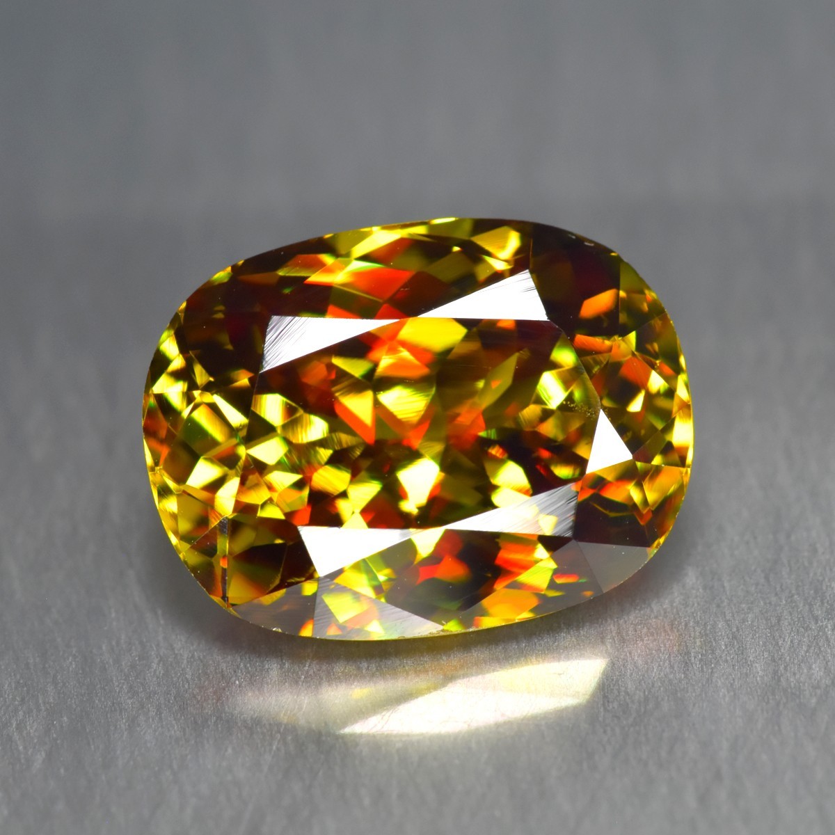 5.69Ct Oval Cut_Fair 100% Natural Multi color With Red Flash Titanite Sphene