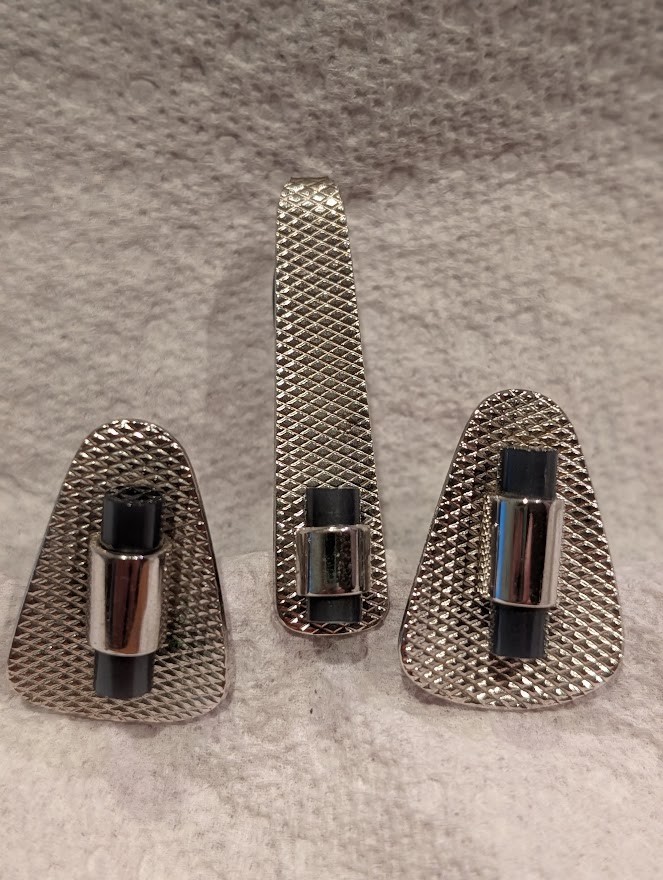 Vintage Speidel tie bar and cufflink set silver tone with gray stone