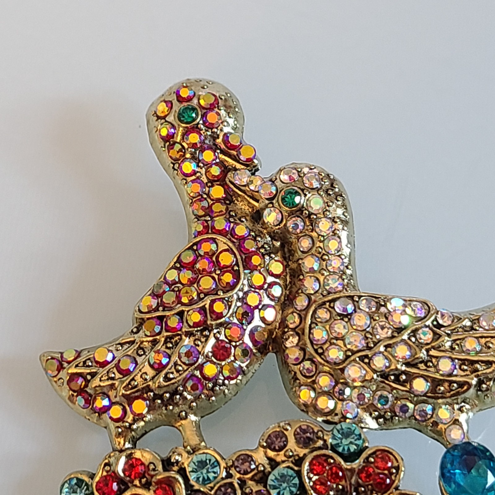 FAB DOUBLE DUCKS GORGEOUS BROOCH 2 1/2 INCHES MULTICOLORED FLOWERS AND AURORA Bs