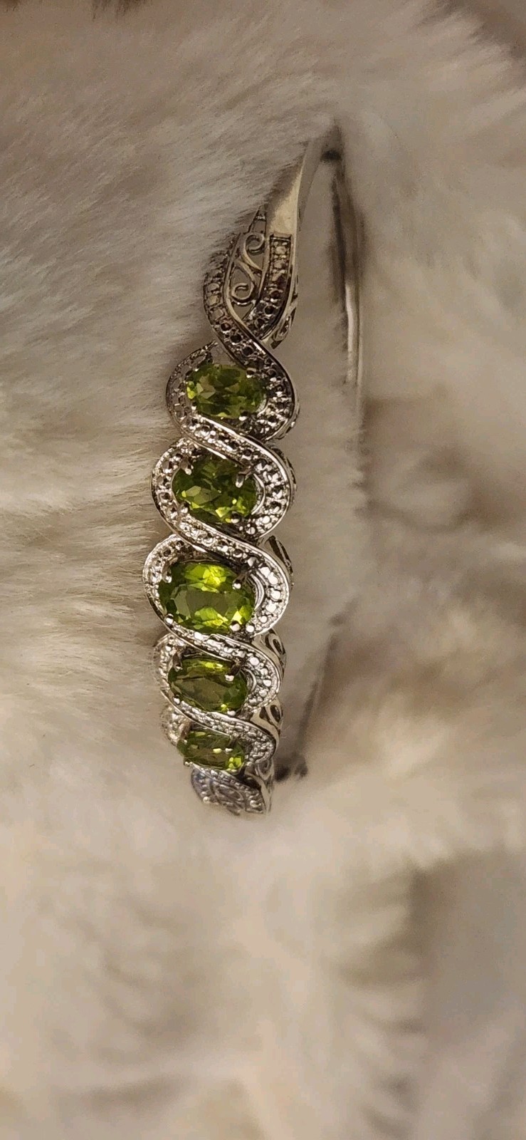 Signed STS Karis Green Gemstone Hinged Bangle 7.5” Bracelet New