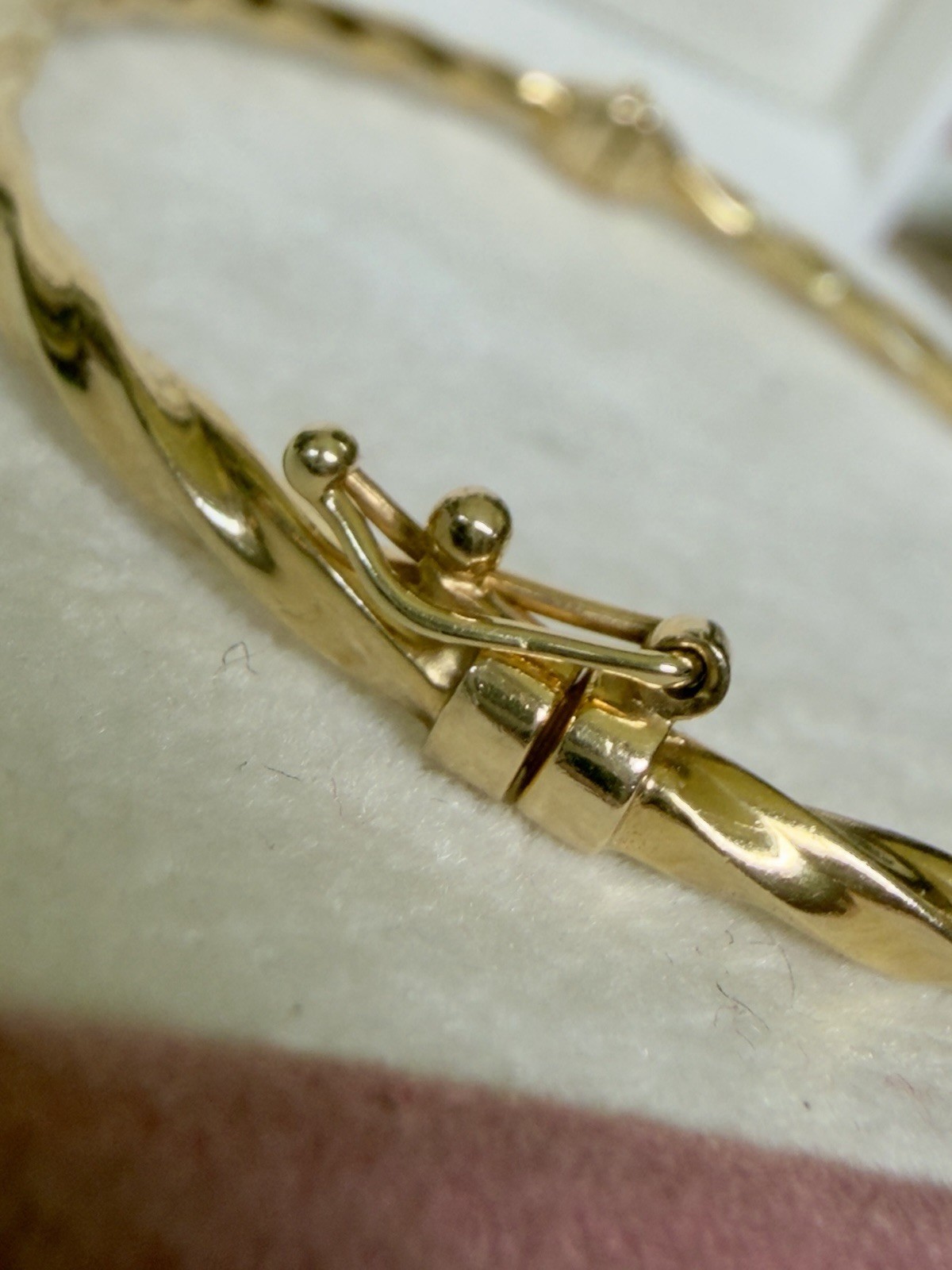 Vintage 14k Yellow Gold Twisted Rope Hollow Bangle Bracelet 6.3 Inches. 4.1gr