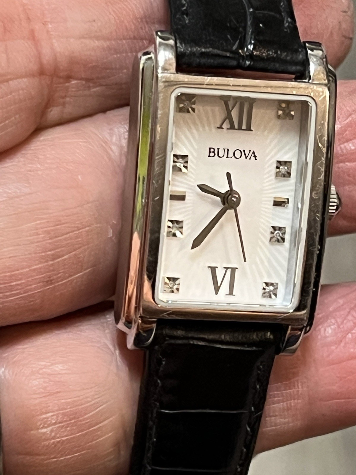 Bulova w/ Sapphire Crystal & Genuine Leather Band. Case 21.5 mm/band 6.5 Inches