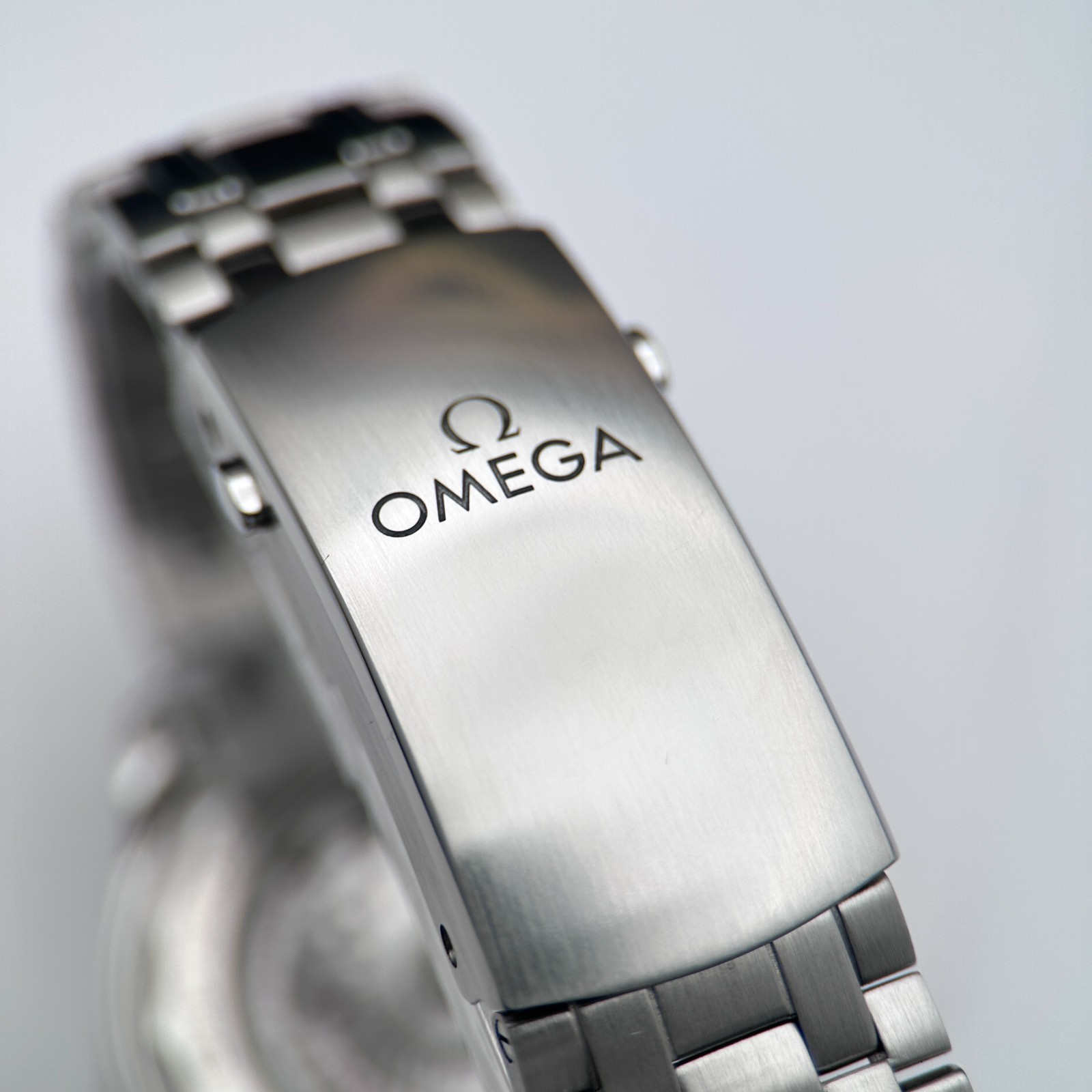 Omega Seamaster 300M 210.30.42.20.04.00 | 42mm | White Ceramic Dial | Full Set
