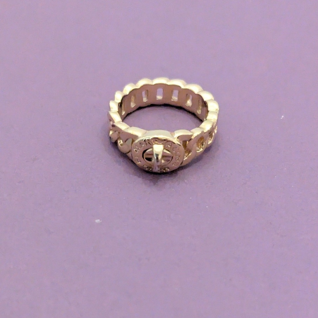 Marc Jacobs “Katie” Turn Lock Style Ring S/M Gold Toned. Size 5-6.