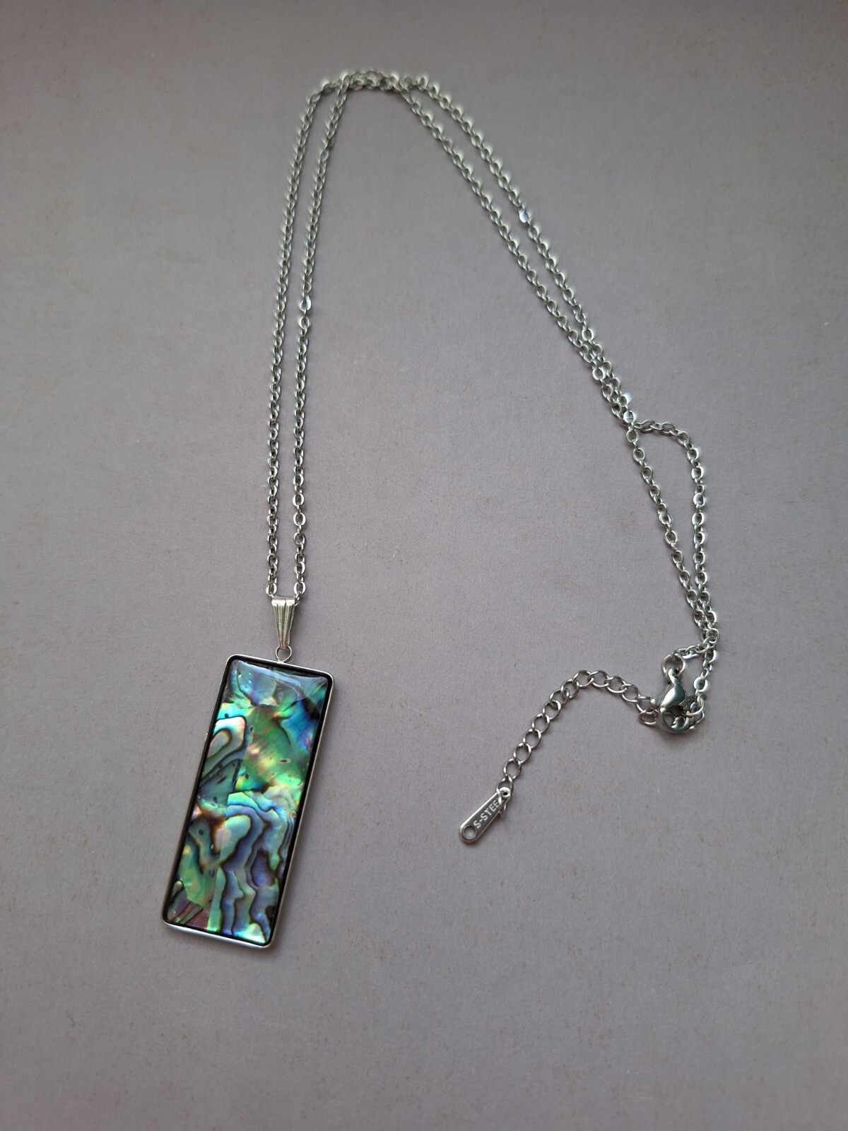 Abalone / Paua Shell Oblong Pendant – 20 inch / 51cm Stainless Steel Chain