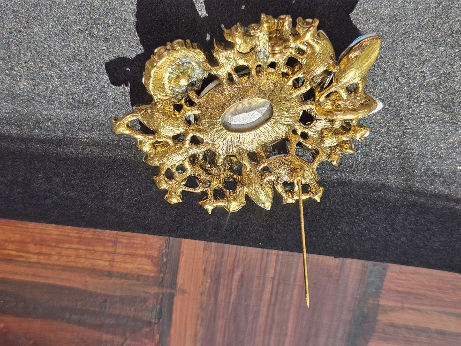 Large Brooch/Pendant Rhinestones Shades Of Blues Sparkling Bling Fashion Jewelry
