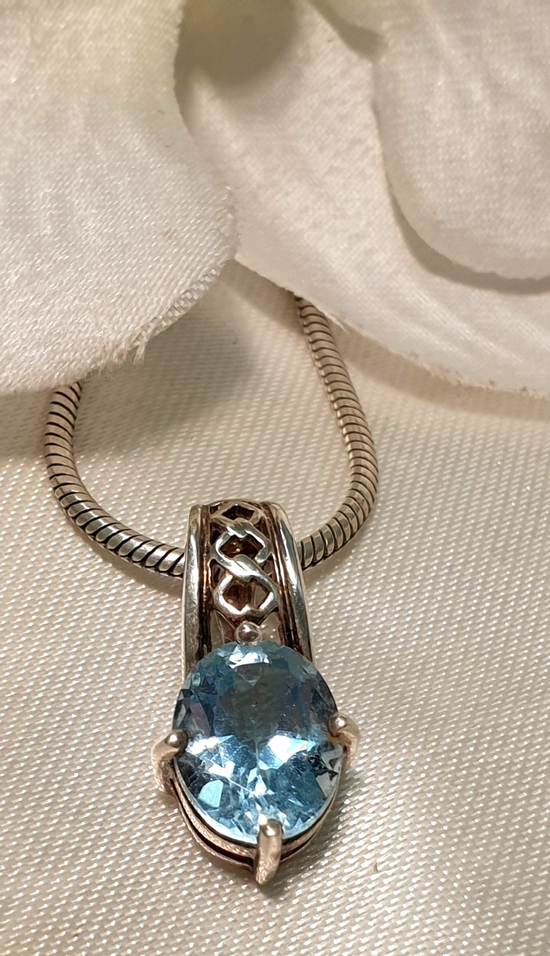 Small 925 Silver Chain Pendant with Blue Topaz Oval Faceted