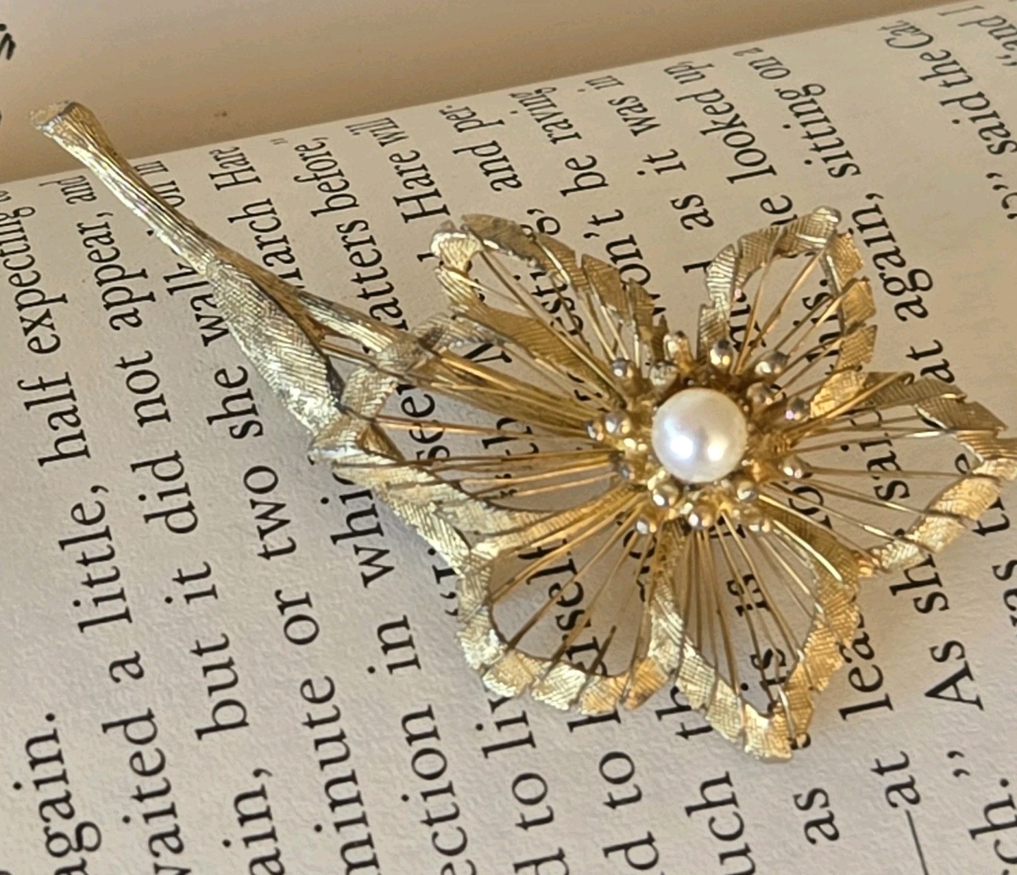 Vtg 50s 60s Brooks Signed Dogwood Flower Pearl Brooch, Party, Coat, Tote