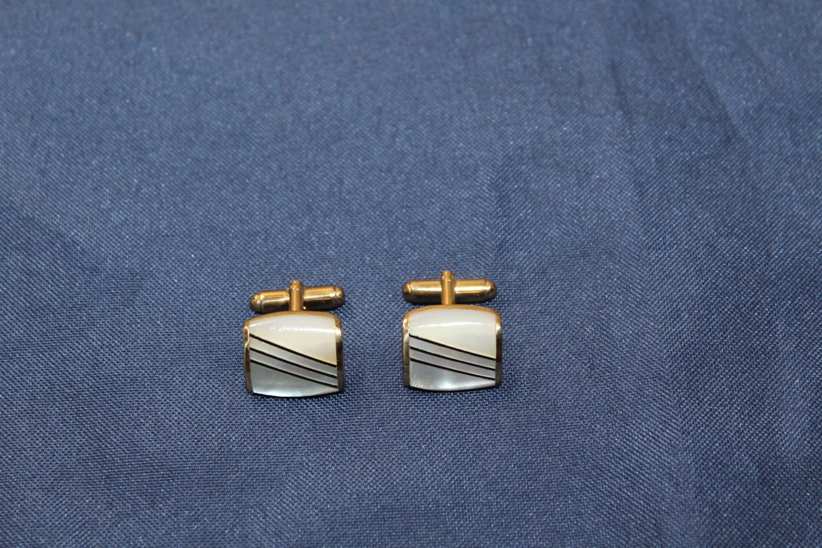 Collect Vintage Cufflinks Square Alloy Gold-Tone M.O.P. Signed Austria