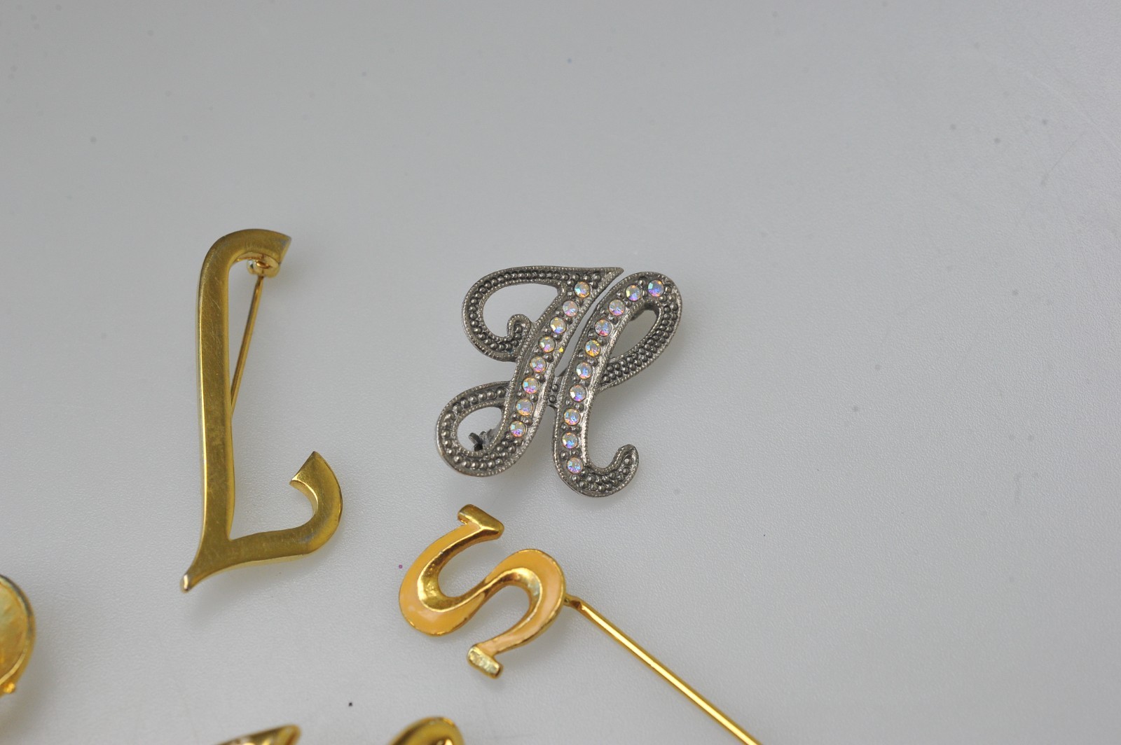 Vtg to now LOT brooch pin monogram initials some signed Monet AK Sarah AJ27
