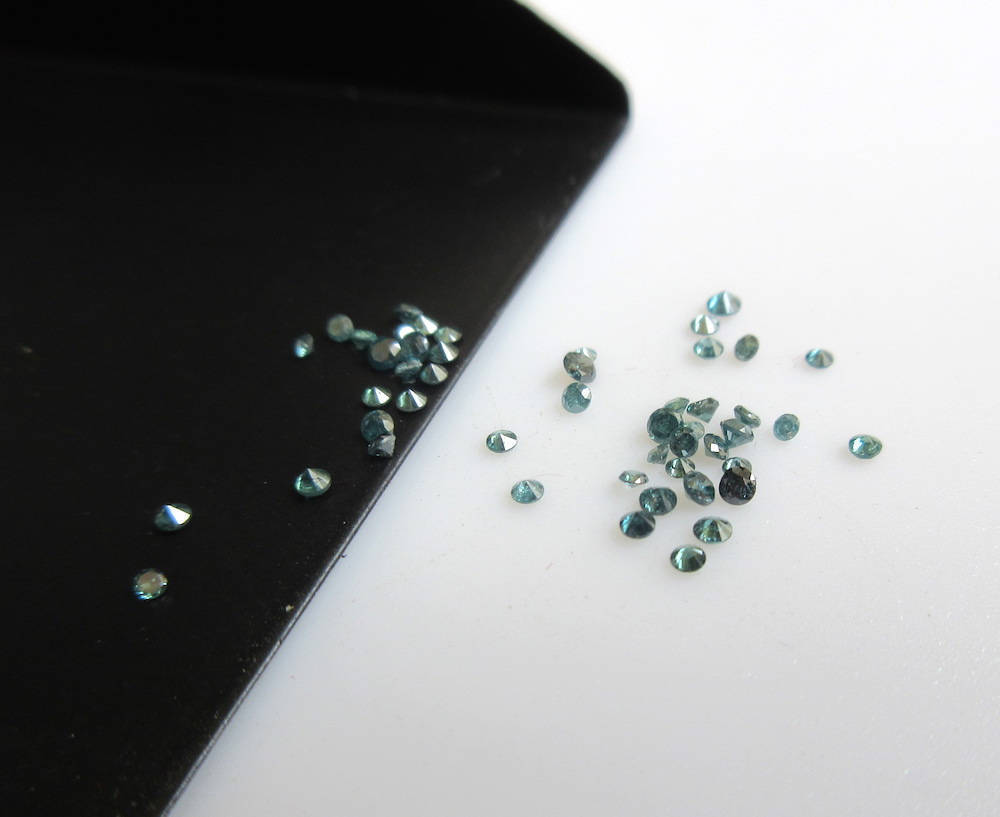 20 Pieces 1mm To 2mm Blue Faceted Round Shaped Solitaire Diamonds