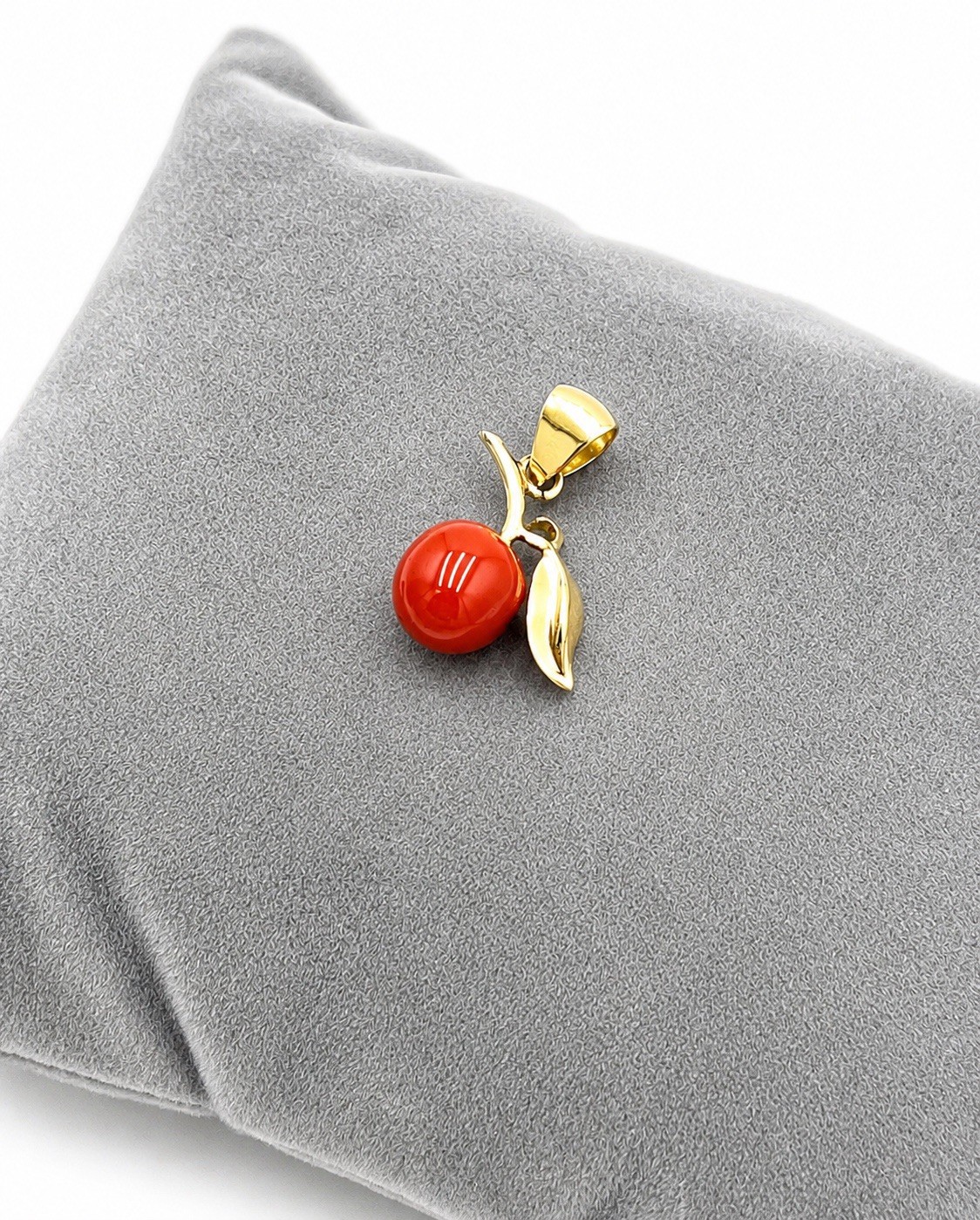 14Kt Gold Mediterranean Red Coral Apple Pendant with Leaf Made in Italy