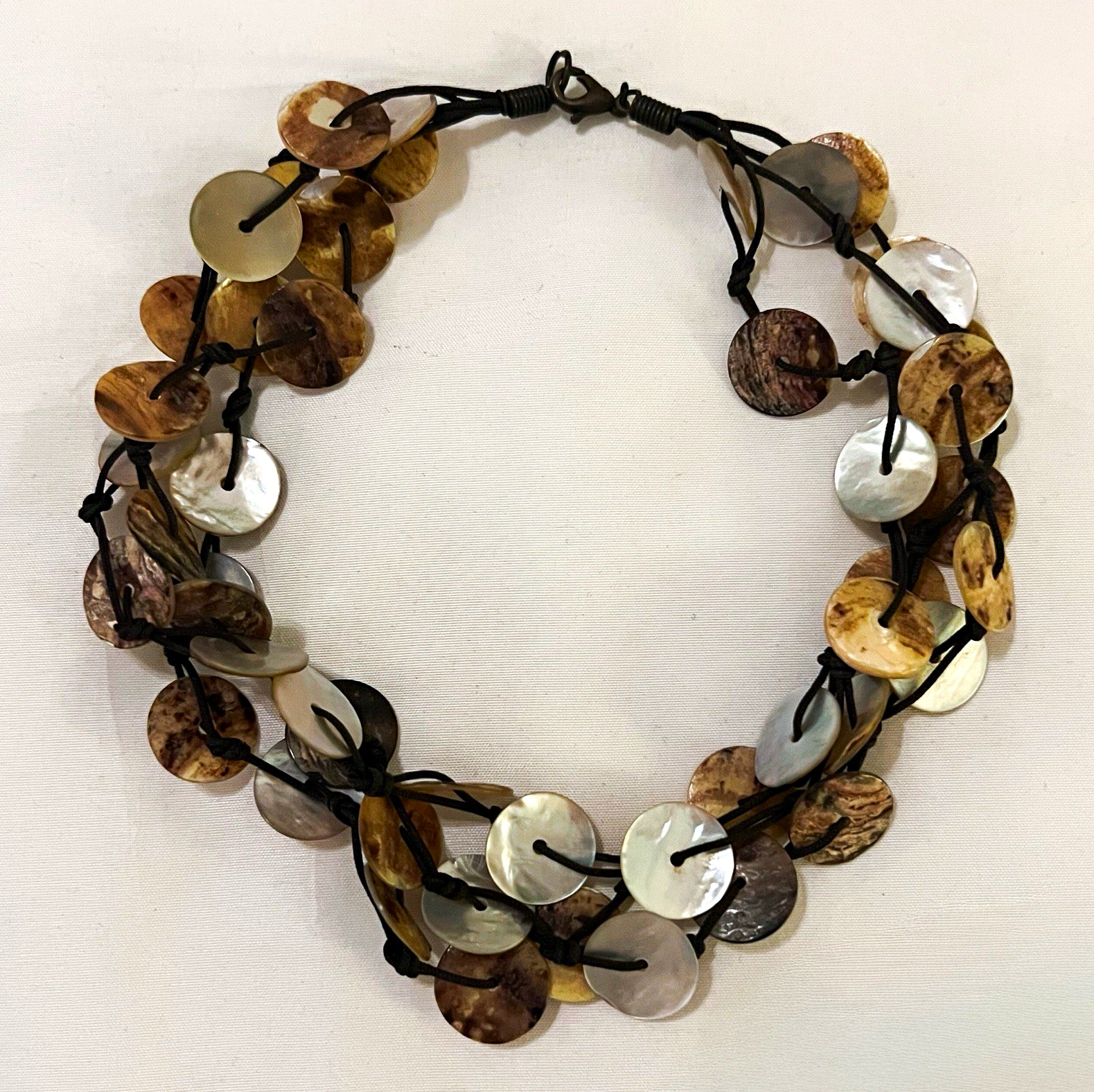Vintage Y2K Mother of Pearl Shell Disc Multi-Strand Collar Choker Necklace 15″