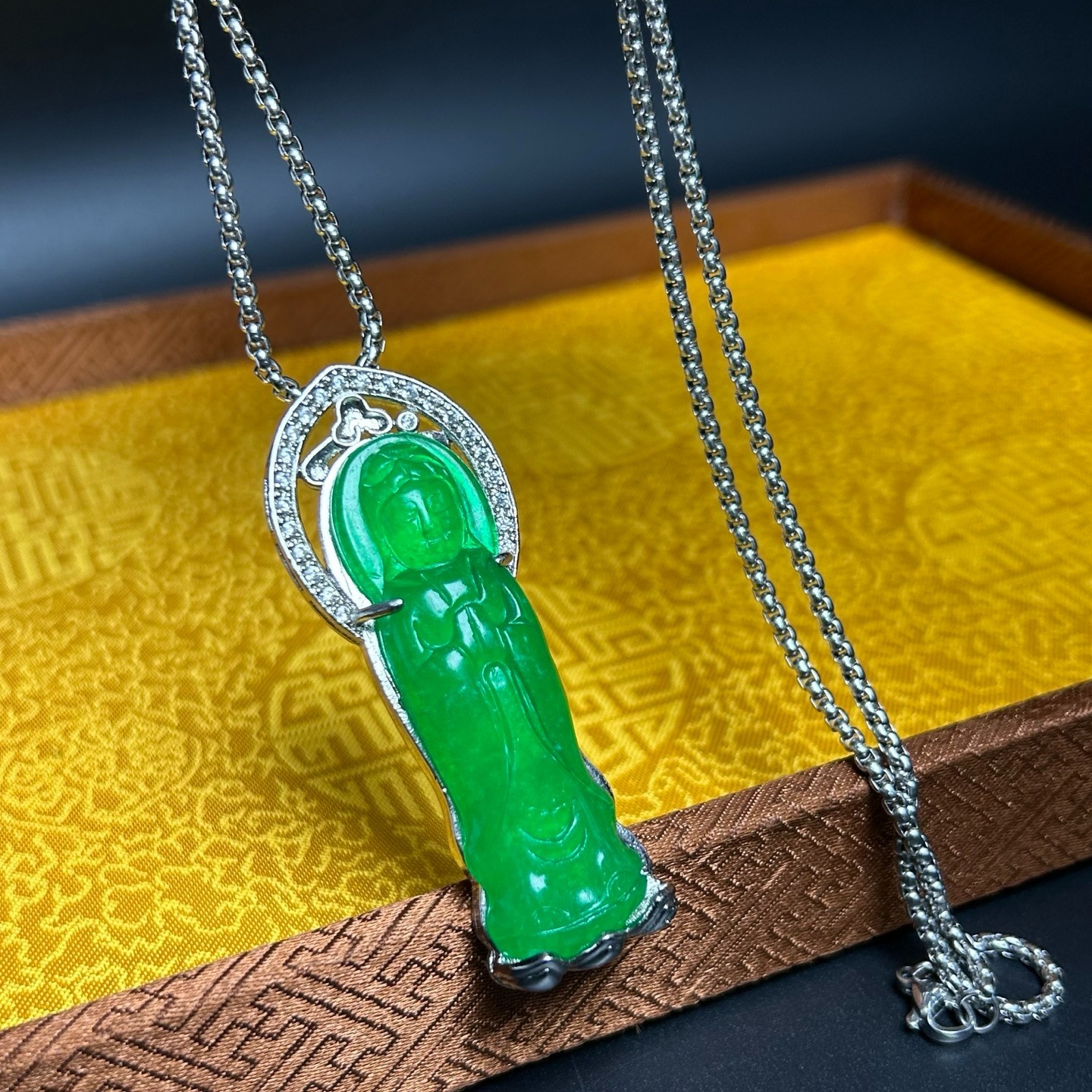 inlay Nature ice green Burmese Jade Jadeite carved Kwan-yin Pendant&Necklaces