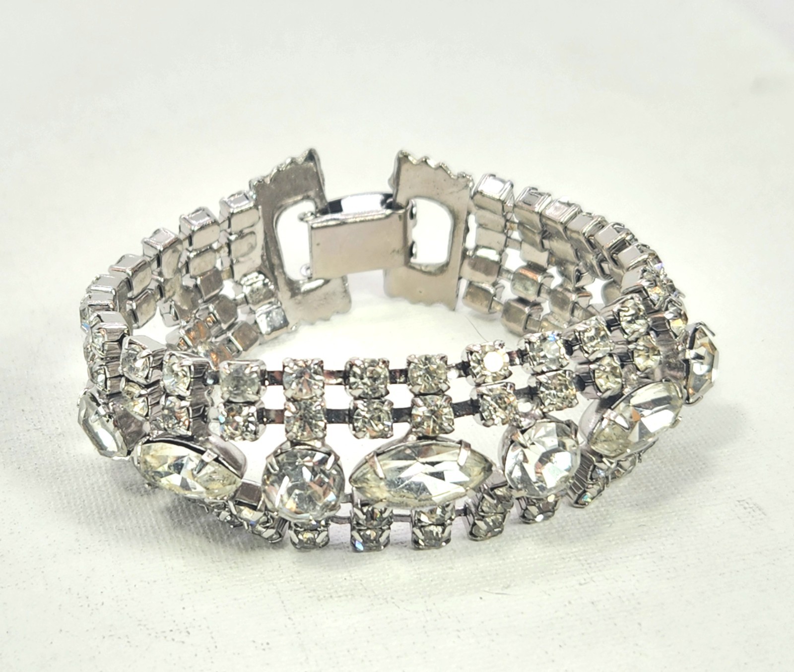 Vintage Rhinestone Bracelet Rhodium Plated White Colorless Sparkle 6 3/4″ Length