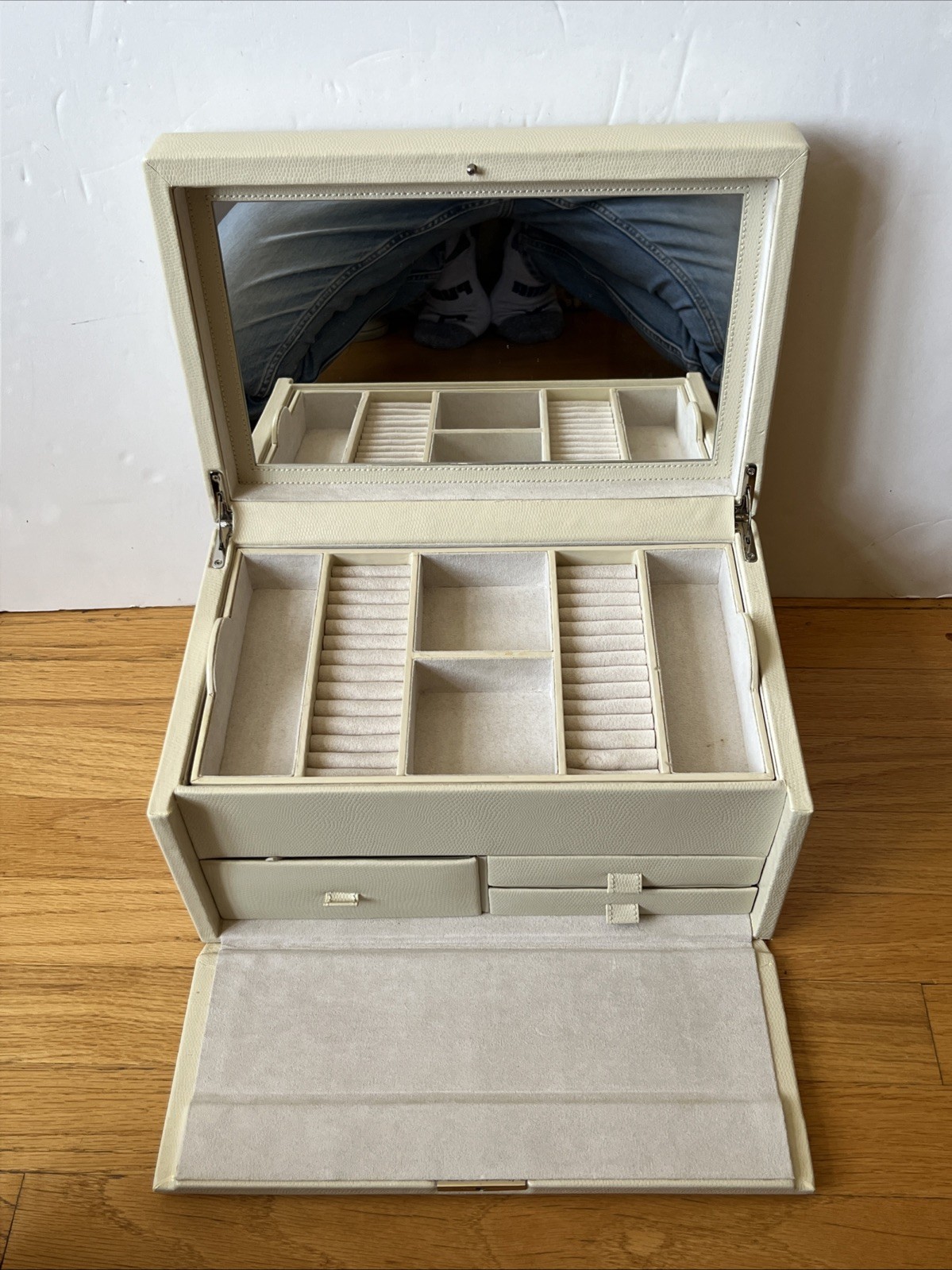 Wolf Pottery Barn Large Ivory Jewelry Box With Key Leatherette