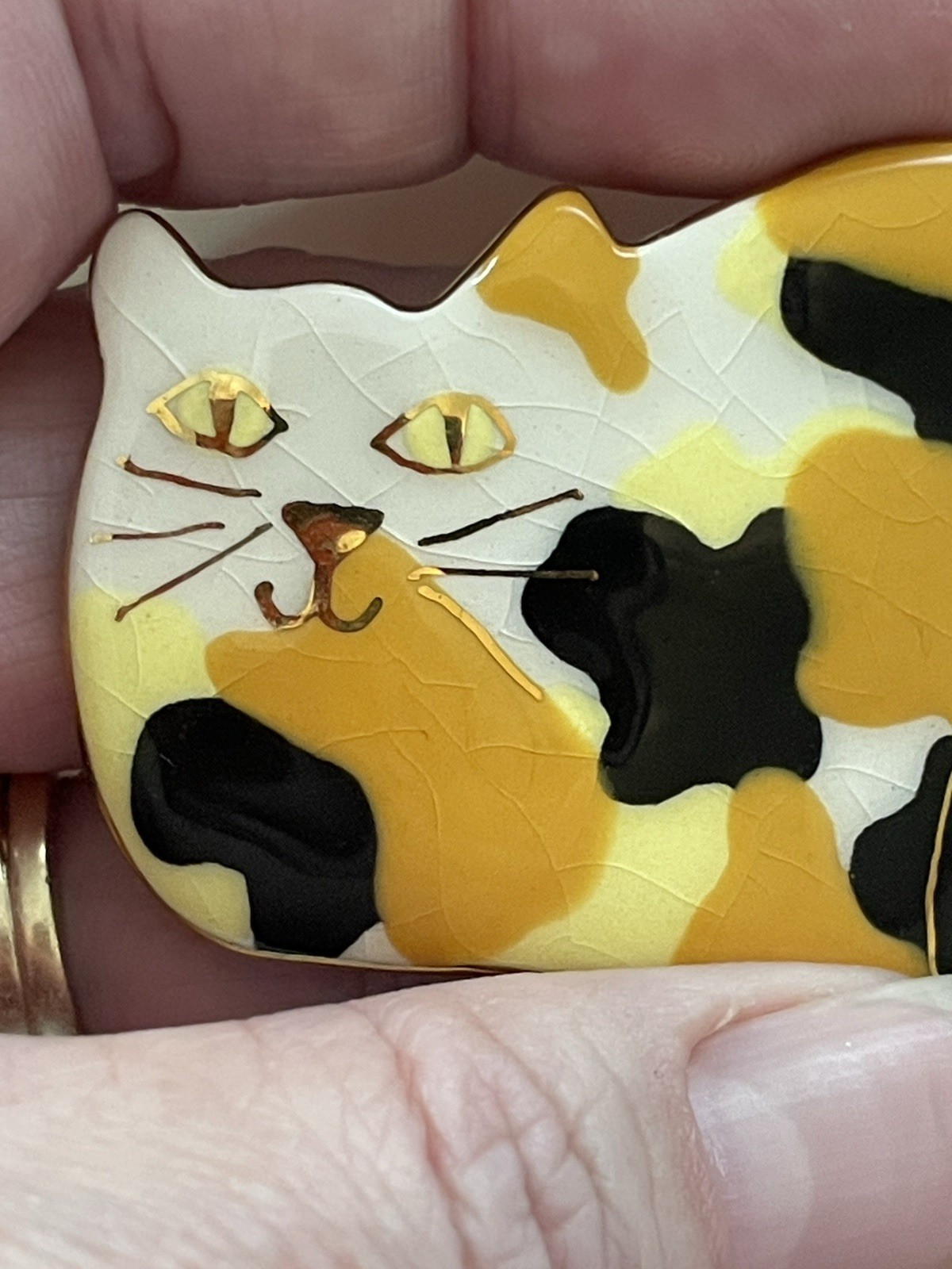 Vtg Ceramic Enamel Brooch Calico Cat Kitty Pin Sitting Laying Costume Jewelry