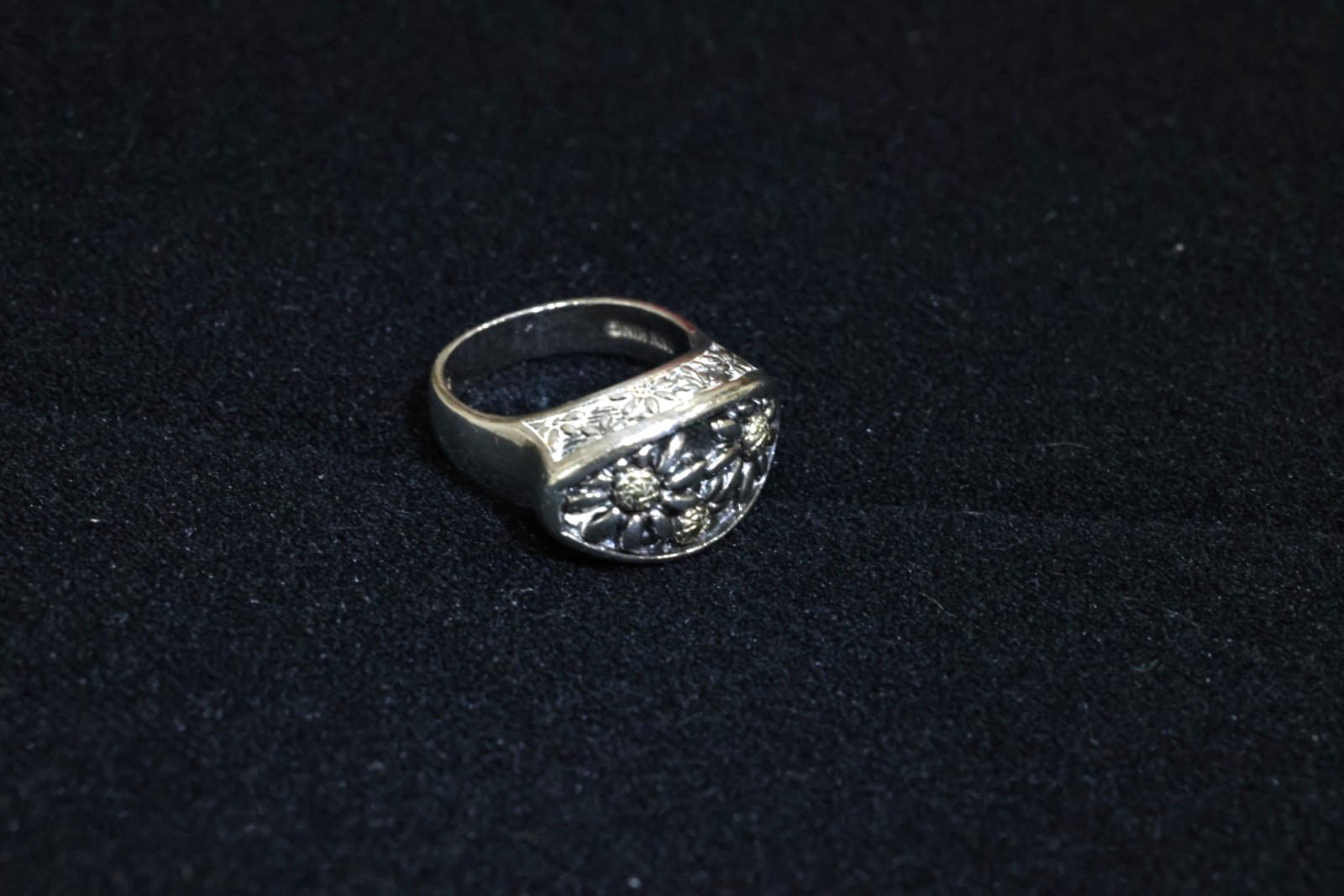 Ann King Ring size 8 Sterling Silver (.925) with 18K Gold accents on flowers.