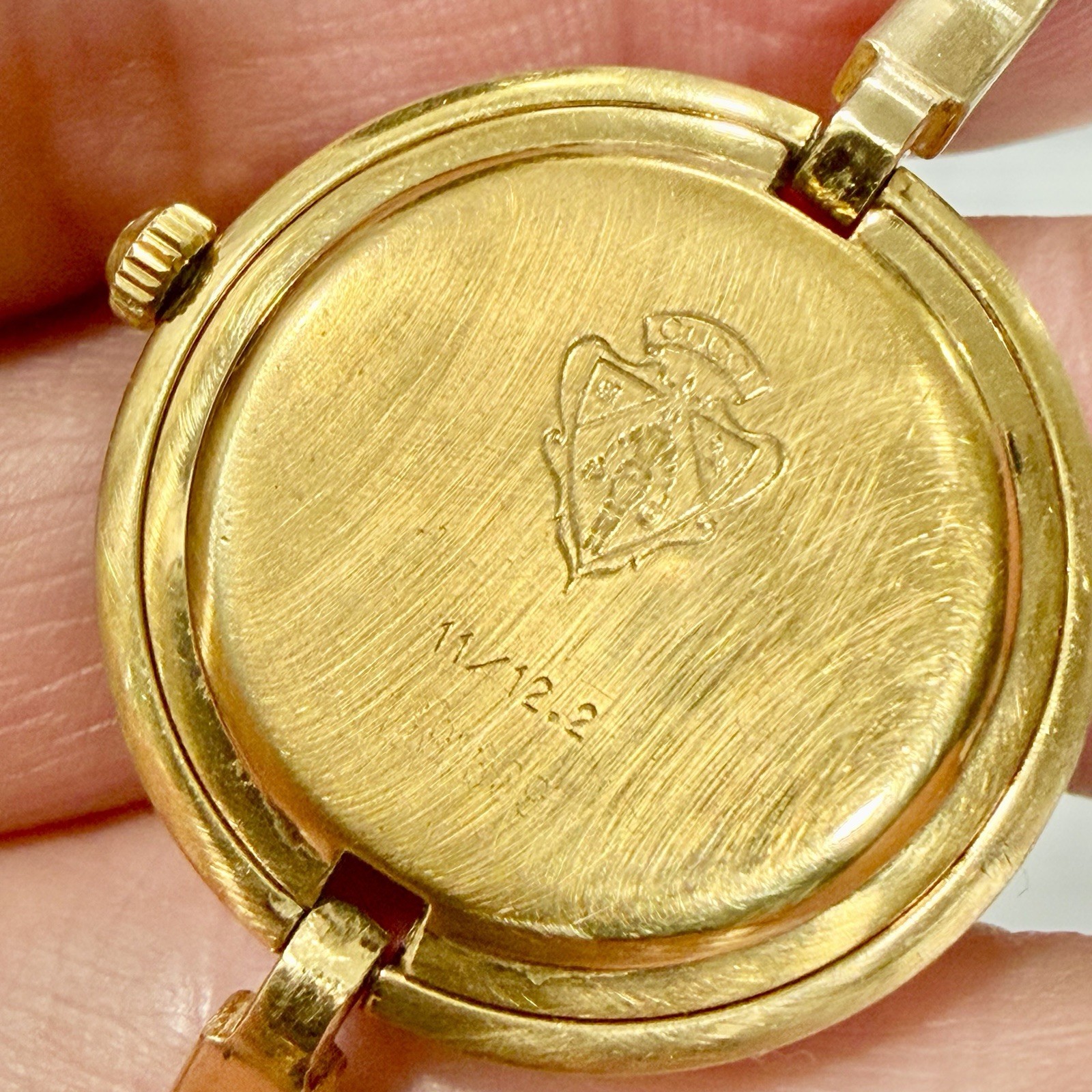 Gucci Change Bezel 1100 Gold 26mm Pink Bezel Quartz Women’s Watch RUNS!