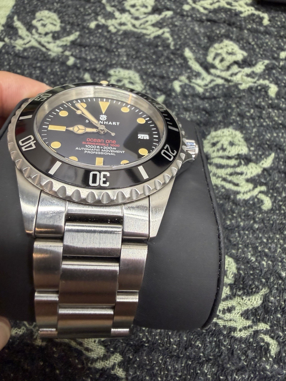 Steinhart Ocean One Automatic Diver 300m “Vintage Red”