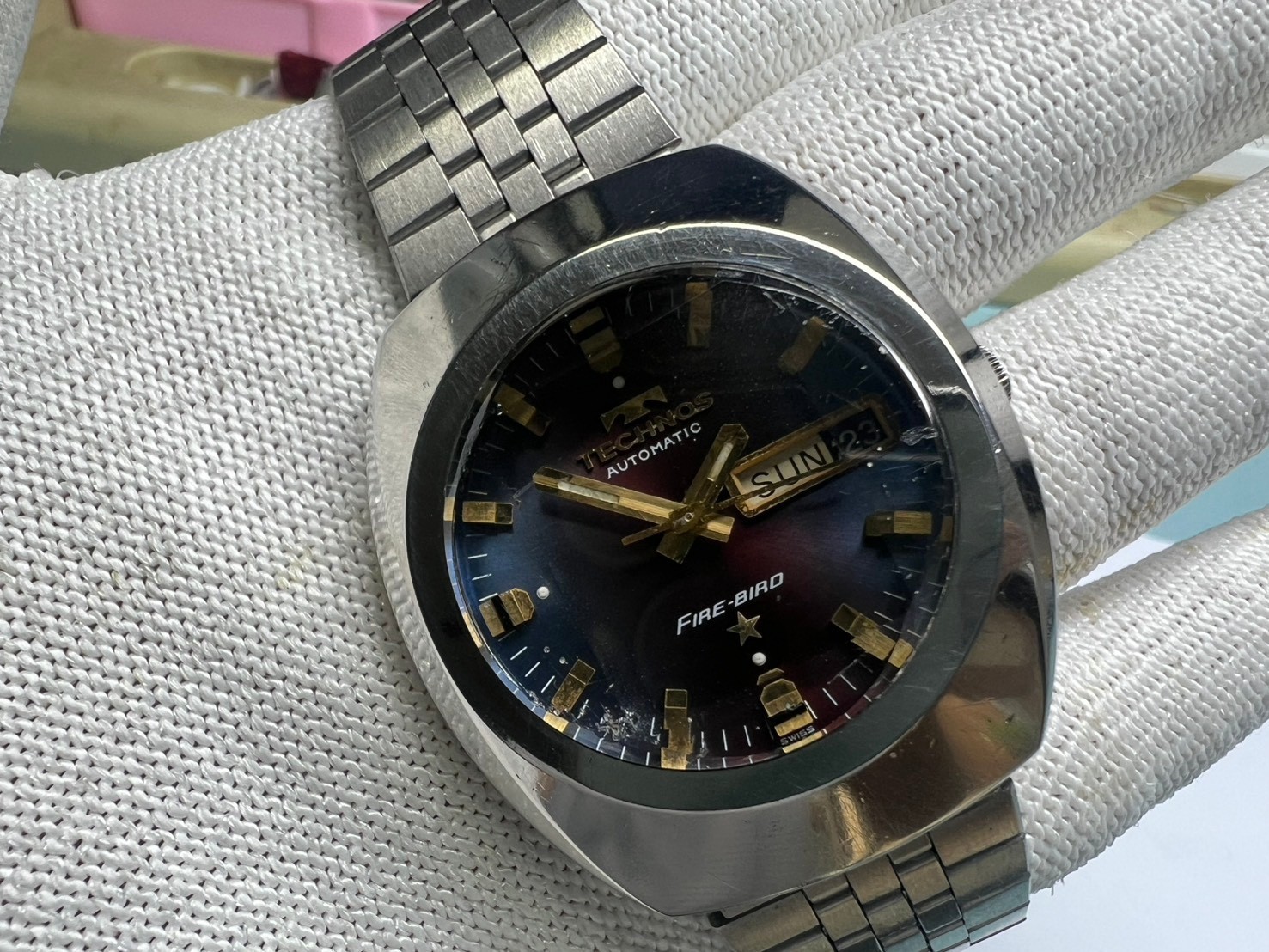 79. Technos day date Fire Bird 37 mm running cal 2830