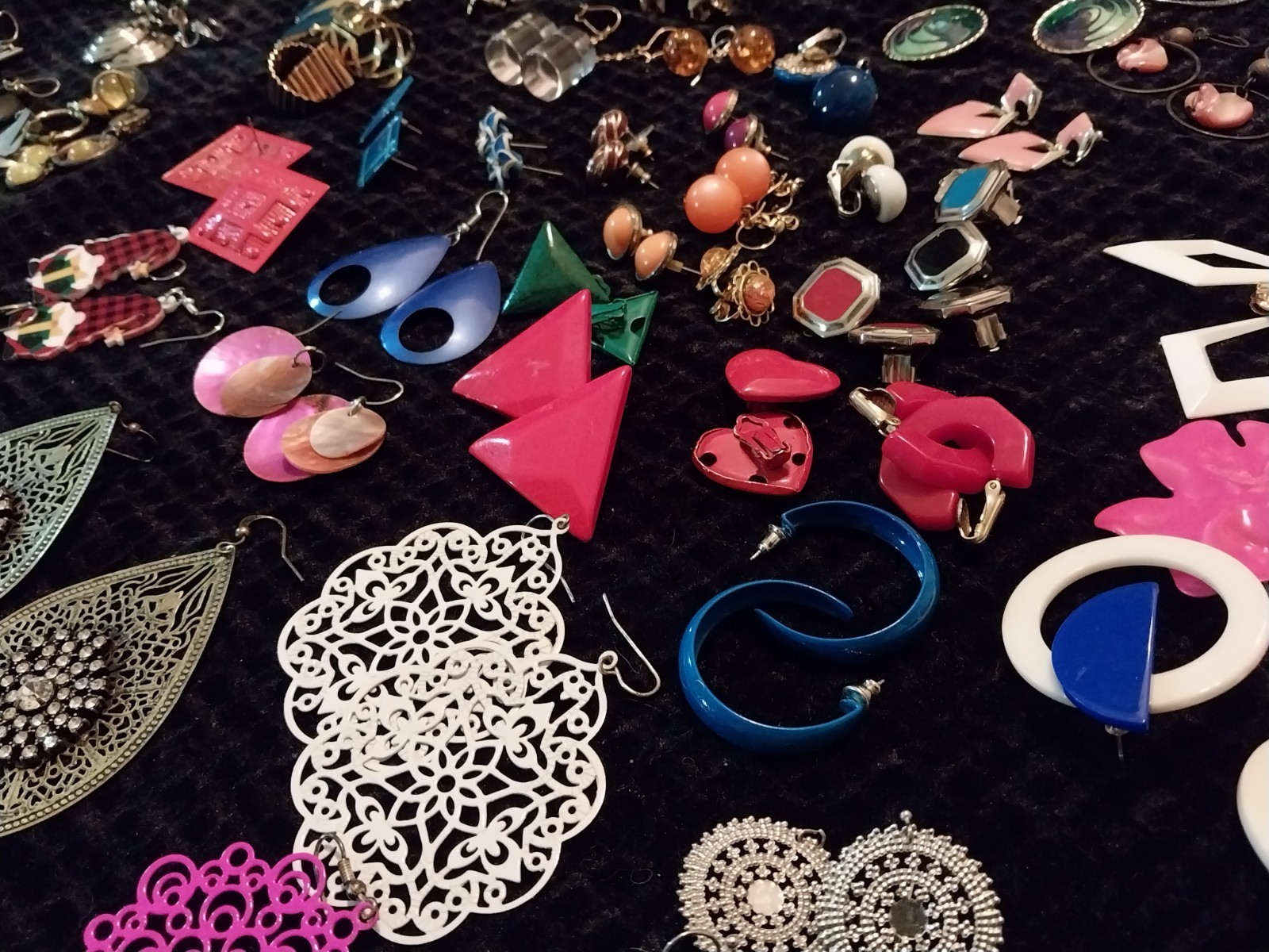 vtg EARRINGS LOT BUNDLE Jewelry Necklaces Broach Bracelet Estate OVER 185 PCS
