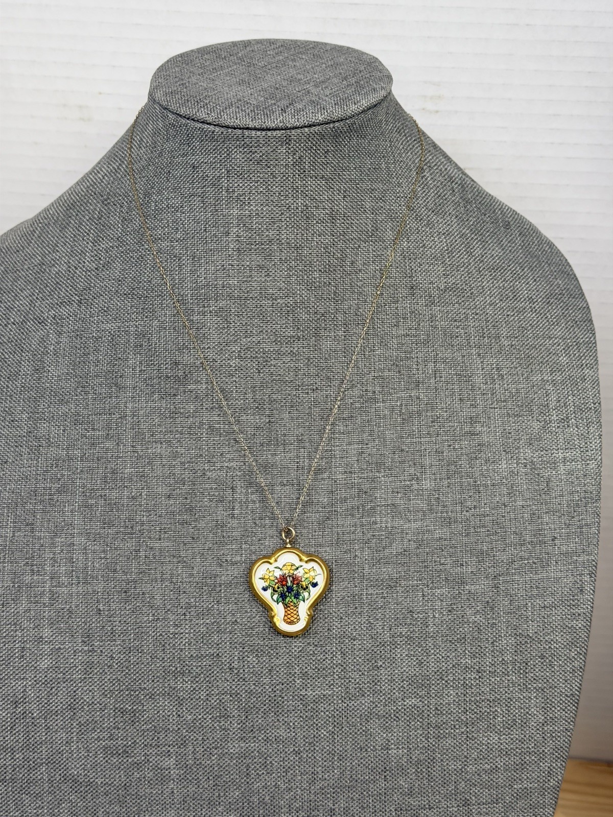 Vtg Franklin Mint Porcelain Flower Pendant Necklace Artisan
