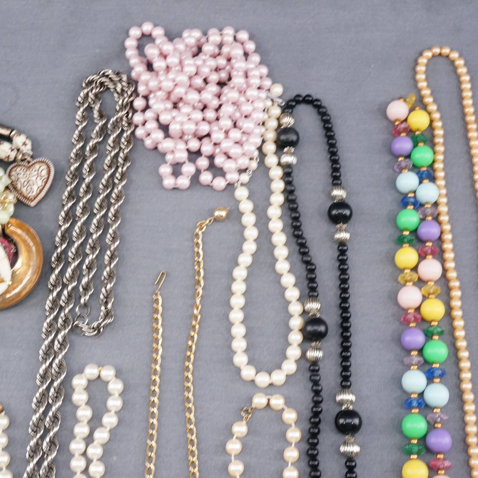 Lot of 4lb 10oz Vintage/Modern Mixed Costume Jewelry Necklaces Chokers 50+ pcs