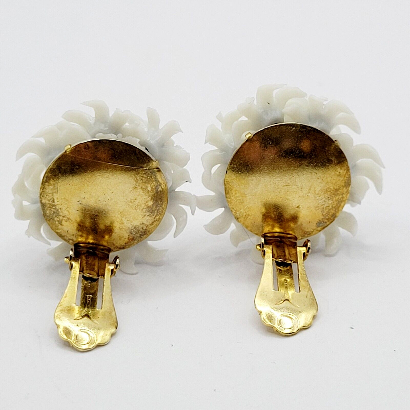 White Black Petaled Daisy Flower Plastic Metal Clip On Earrings 1960s Hong Kong