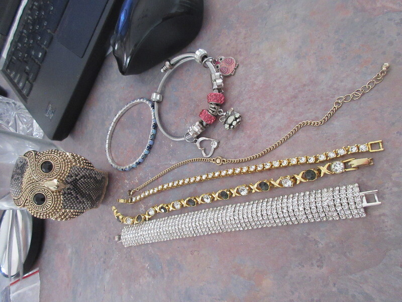 #B5 vintage lots of 14 items, set of 2 set earrings 1 rings and 2 necklaces 6