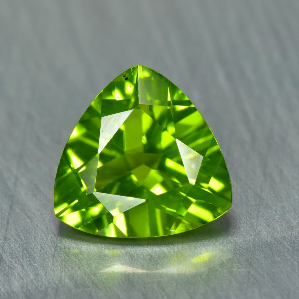 1.83Ct Trillion_Attractive Transparent Unheated Green Peridot _Pakistan