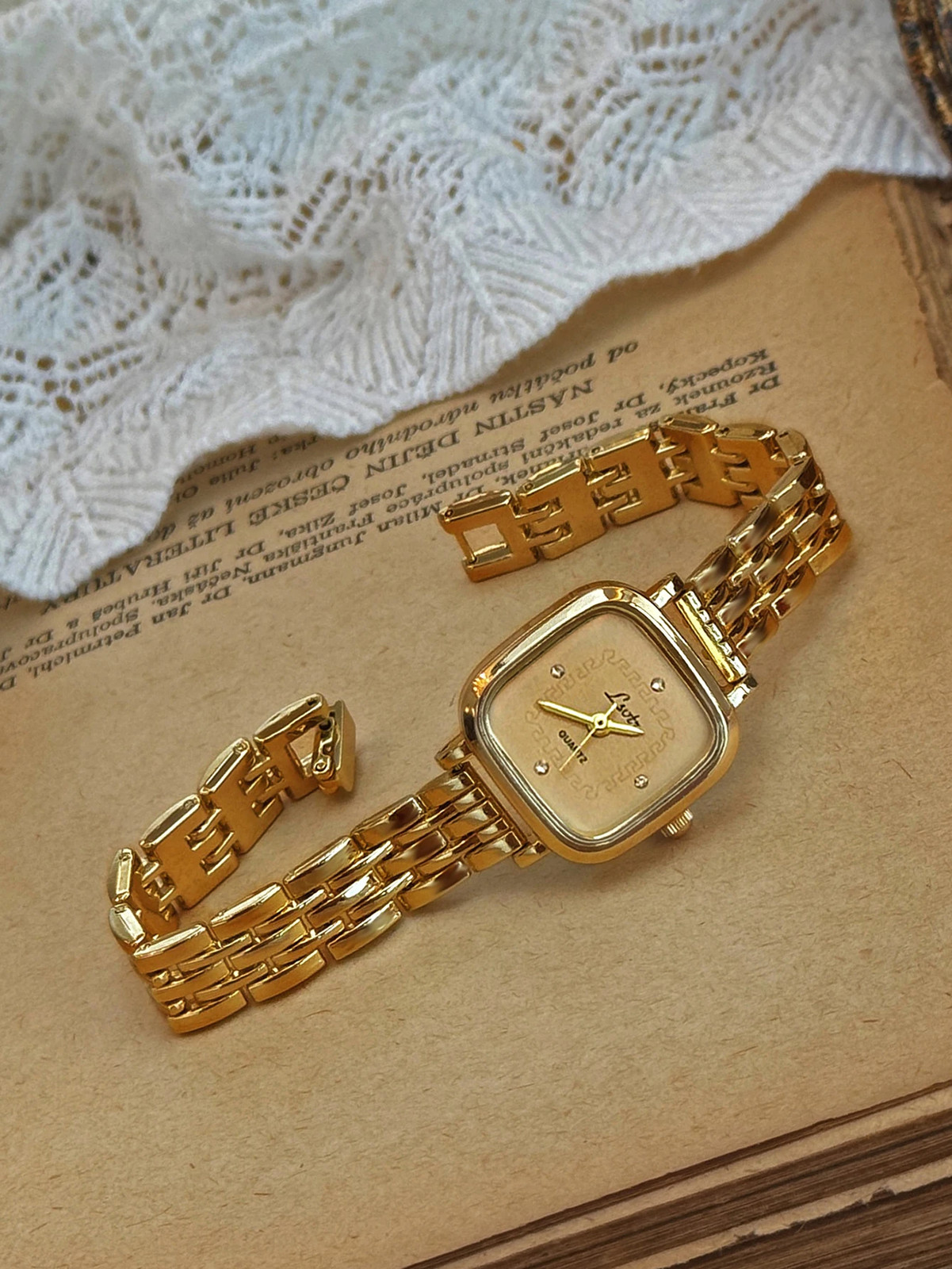 1Pc New French Retro Gold Small Dial Ladies Watch, Fashionable and Simple