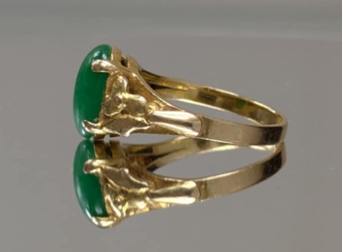 Vintage 18K Yellow Gold Jadeite Ring – Chinese Hallmark mid 20th Century