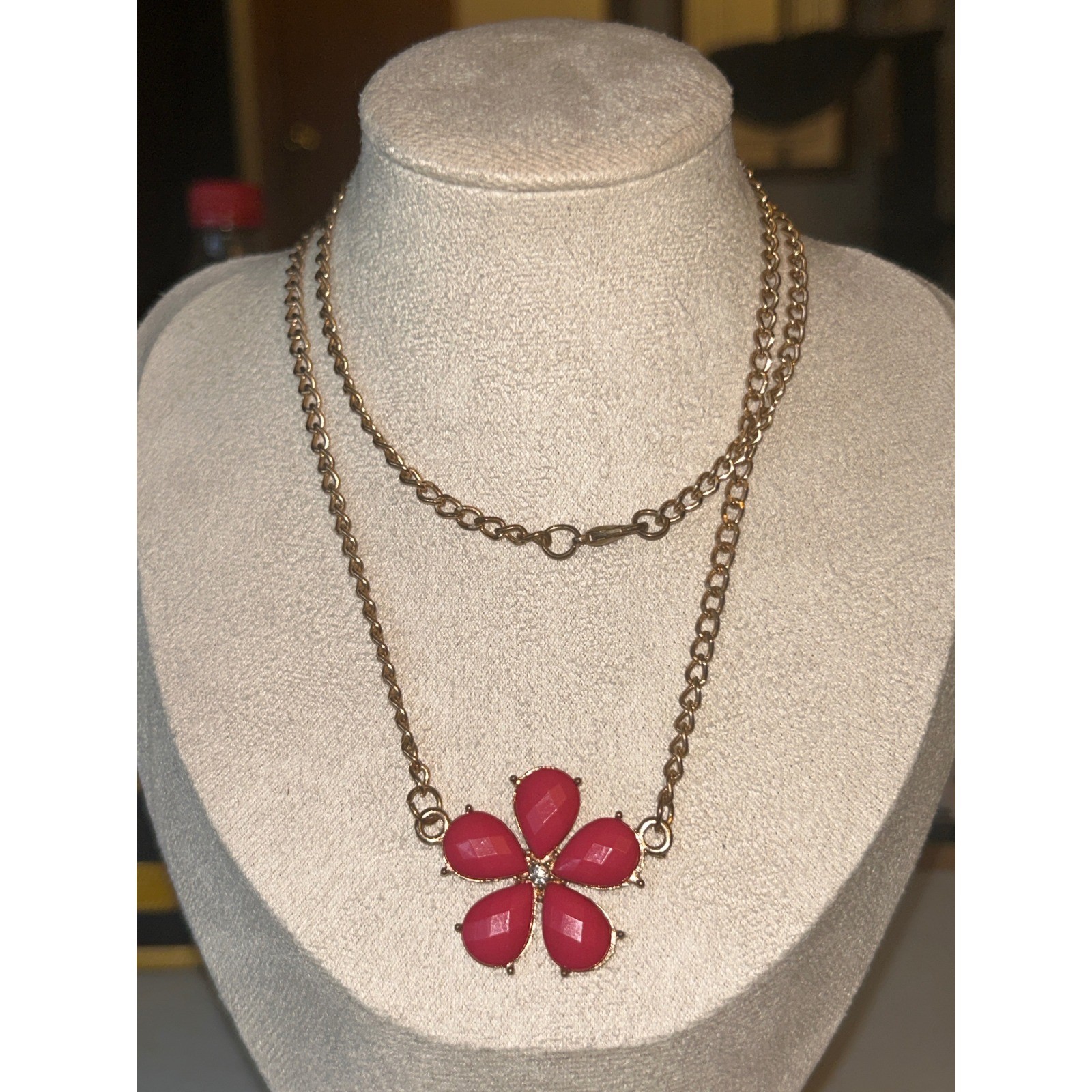 Gold Tone Pink Flower Pendant Necklace Faceted Stone Floral Y2K Jewelry