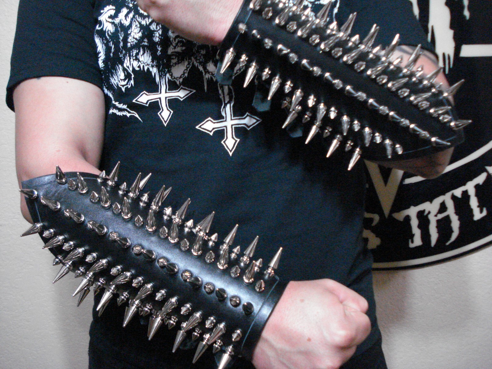 LEATHER SPIKE OLD SCHOL GAUNTLET.BLACK METAL…(MDLG0021)…..BEASTCRAFT