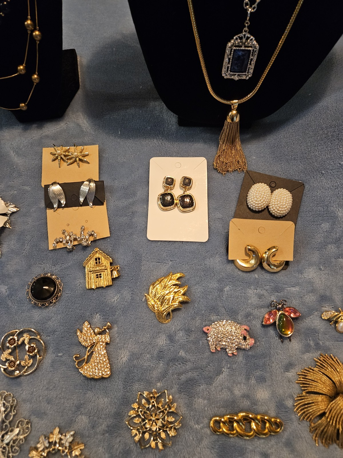 Vintage Jewelry lot Signed-Unsigned 1/2 Lbs 8-15 Very Nice Pieces.