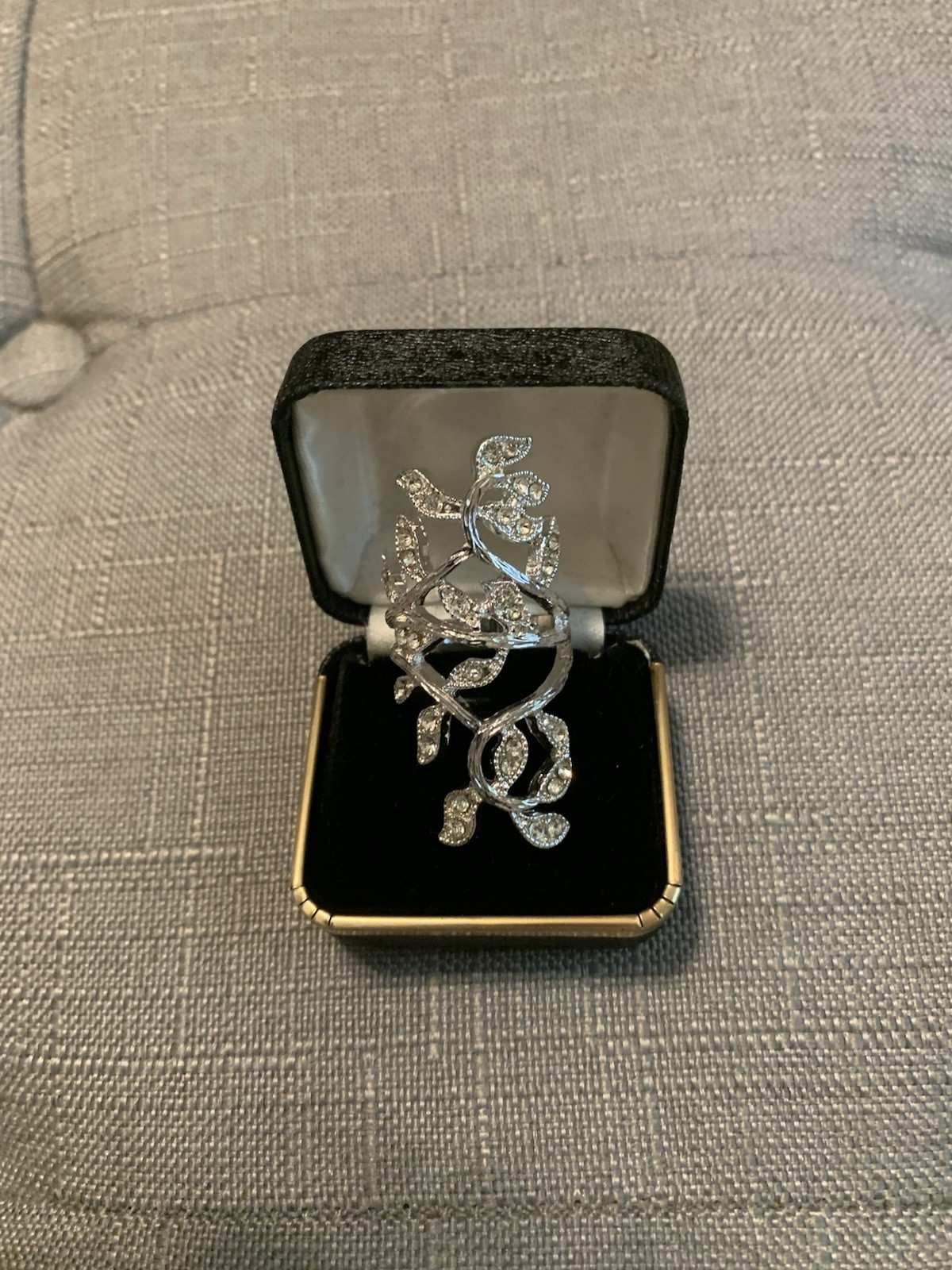Love Knot Ribbon Swirl Cocktail Ring Size 7 Silver Tone Clear Round Stones