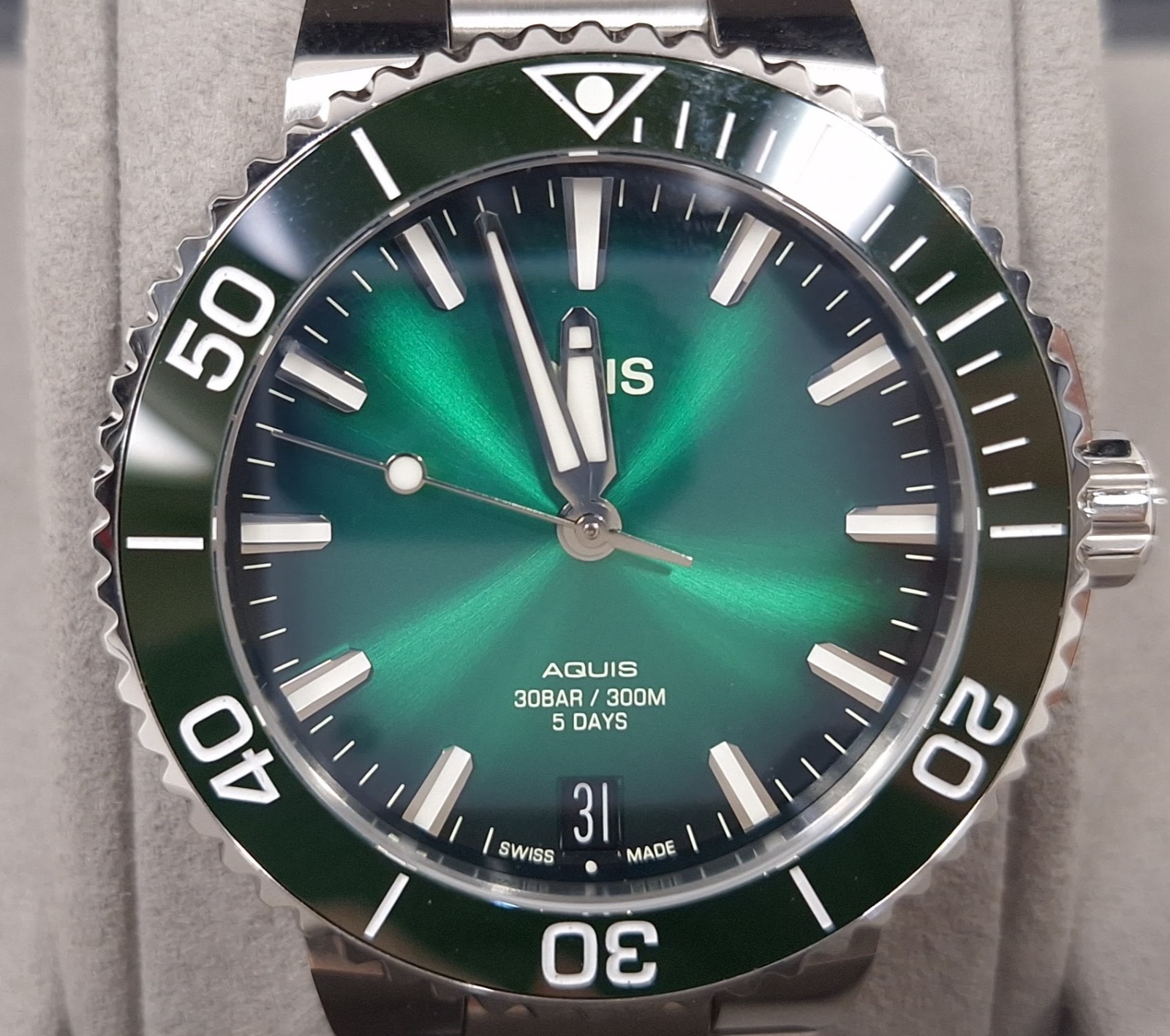 Oris Aquis Date Calibre 400 41.5mm Men’s Watch – 01 400 7769 4157-07 8 22 09PEB