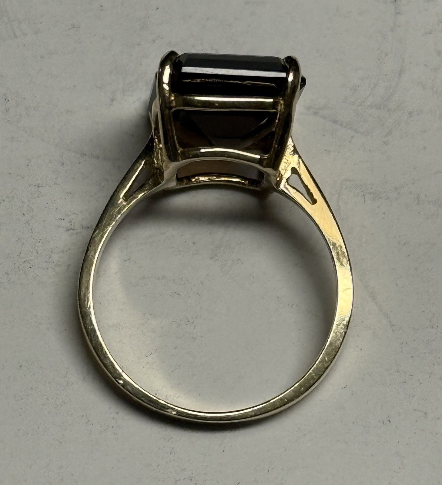 10k Yellow Gold Ring w/ Emerald Cut Smoky Quartz (size 5.5, 3.0 g) w/ Box