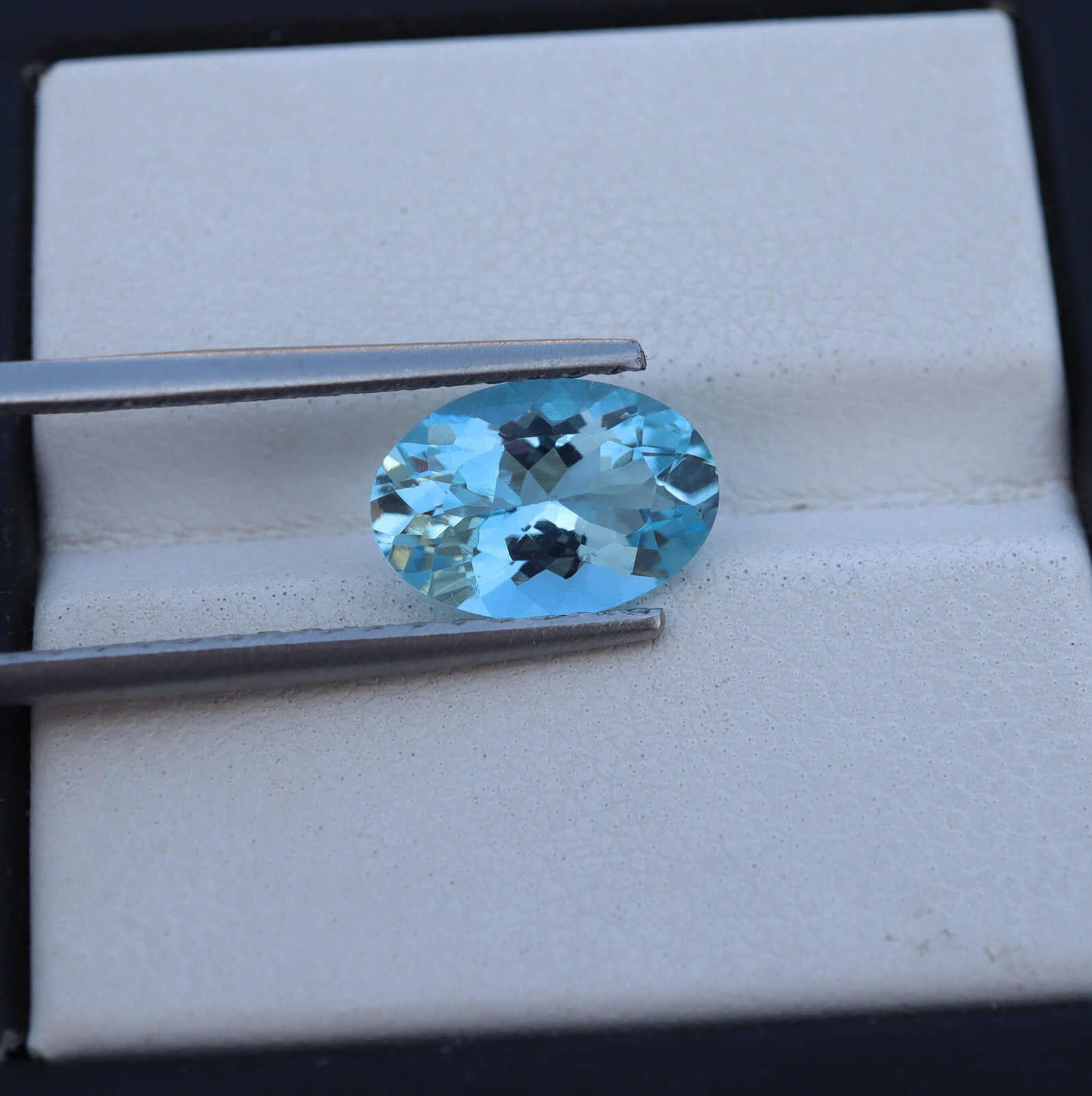 2.13 Cts 10.8×7.5 MM Natura AAA Blue Aquamarine Oval Cut Gemstone