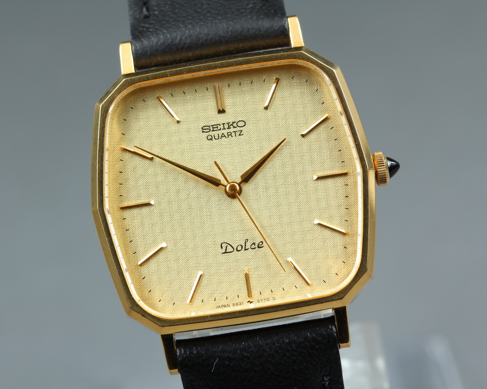 [Near MINT] SEIKO Dolce 5931-5560 Gold Dial 29mm Mens Watch Qz From JAPAN