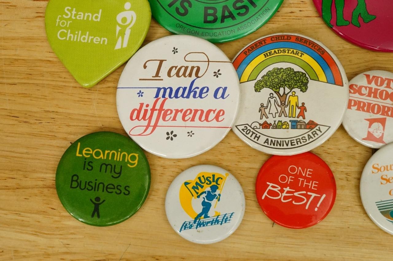 Vintage Pinback Buttons Teachers Librarians Kid Friendy School Education Theme
