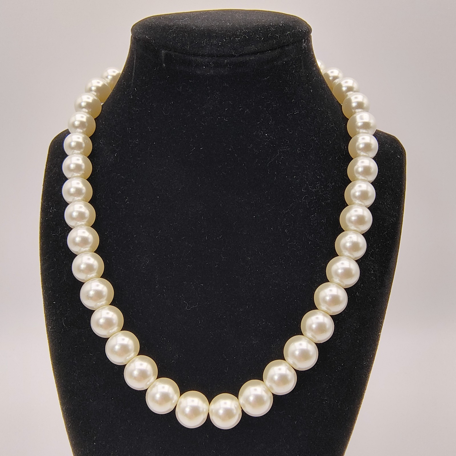 Faux Pearl Chunky Necklace 12.2mm Bead Classic Elegance Statement 18″ – 21″