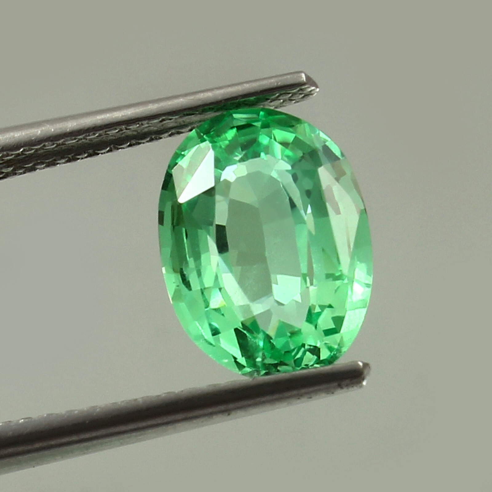 AAA Natural Flawless Ceylon Green Sapphire Loose Oval Gemstone Cut 3.25 CT