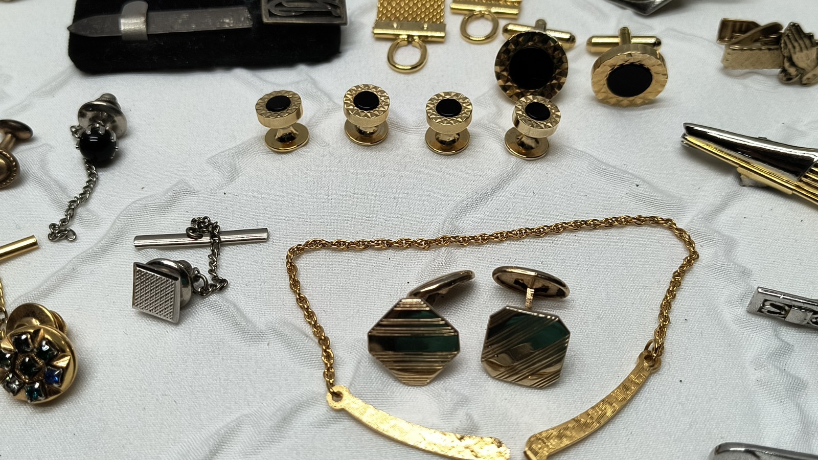 Vintage Tie Tacks Tie Bar Clips Cuff Links Lot Gold & Silver Tone 120 + Pieces