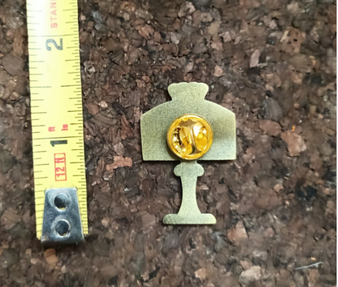 PIZZA HUT-PIN-2 OR MORE PINS SHIPPING $5.49-SPEND $20 AND SHIPPING IS FREE