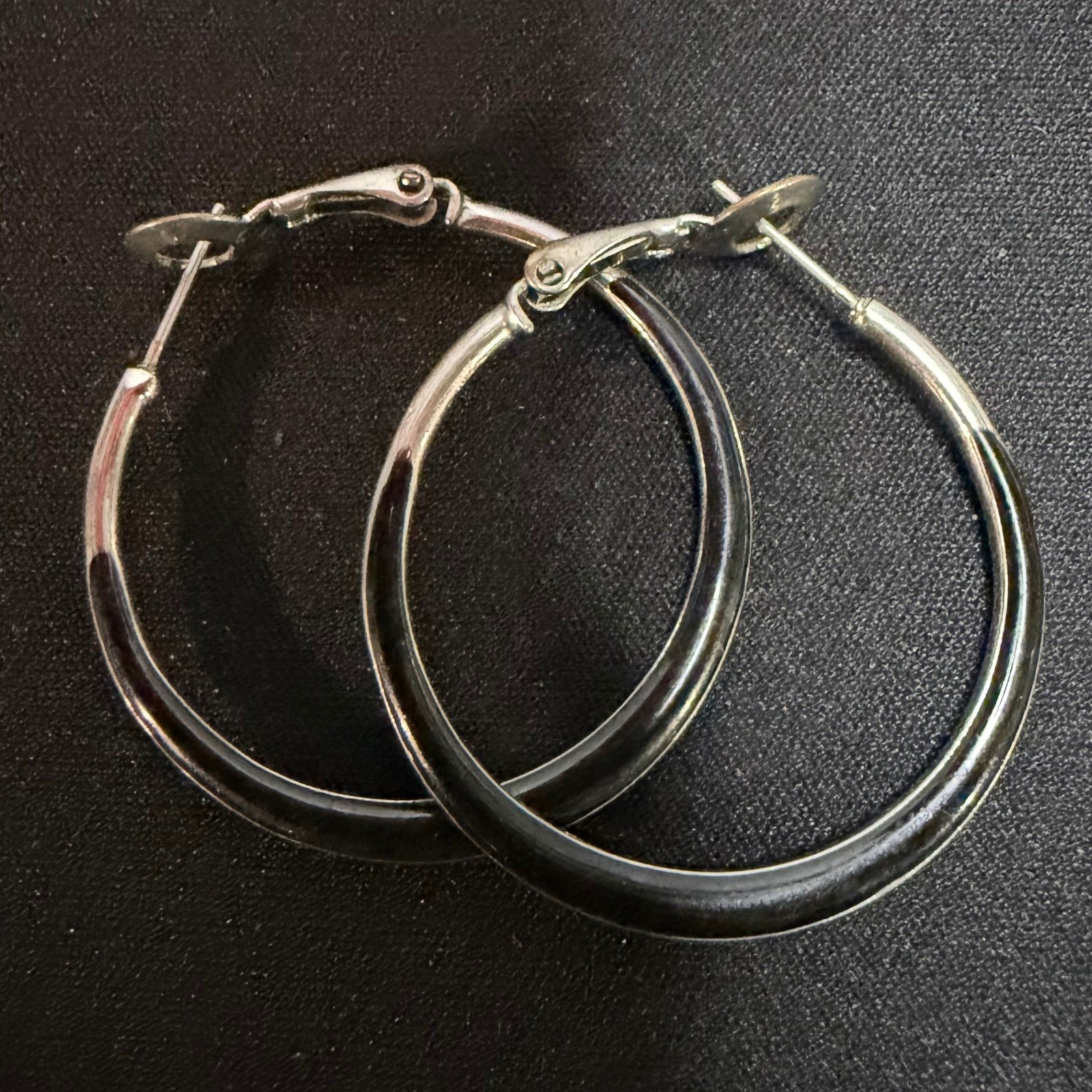 Hoop Earrings Womens OS Silver Black Enamel Inlay Latch Back 1.5″